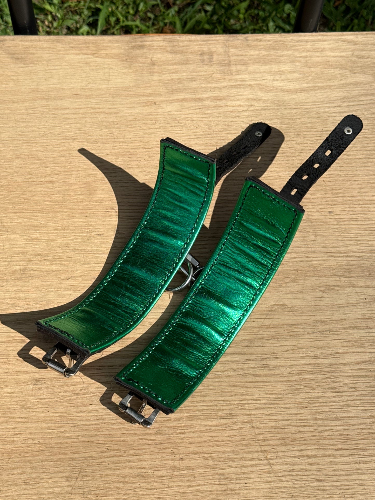 Solid single strap metallic green padded kink cuffs ( a pair ) on sale. Reduced to $115
