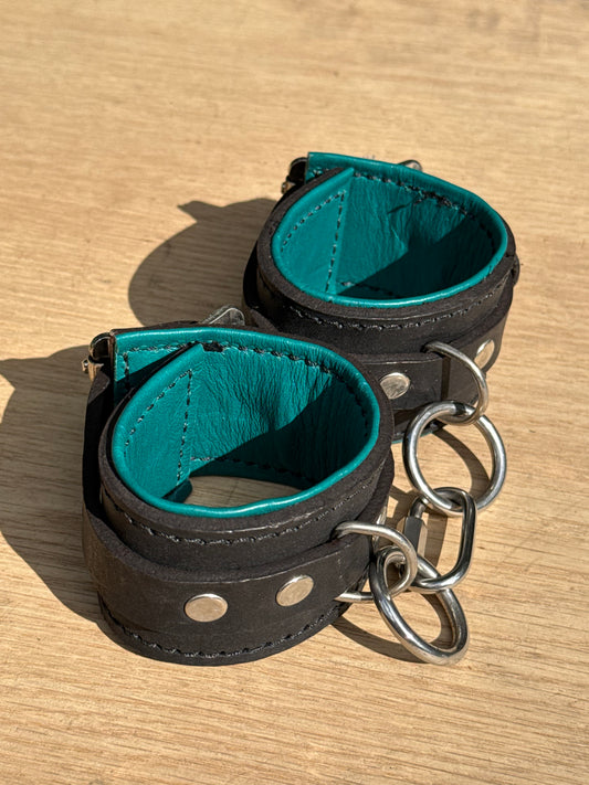 Solid single strap deep green padded kink cuffs ( a pair ) on sale. Reduced to $115