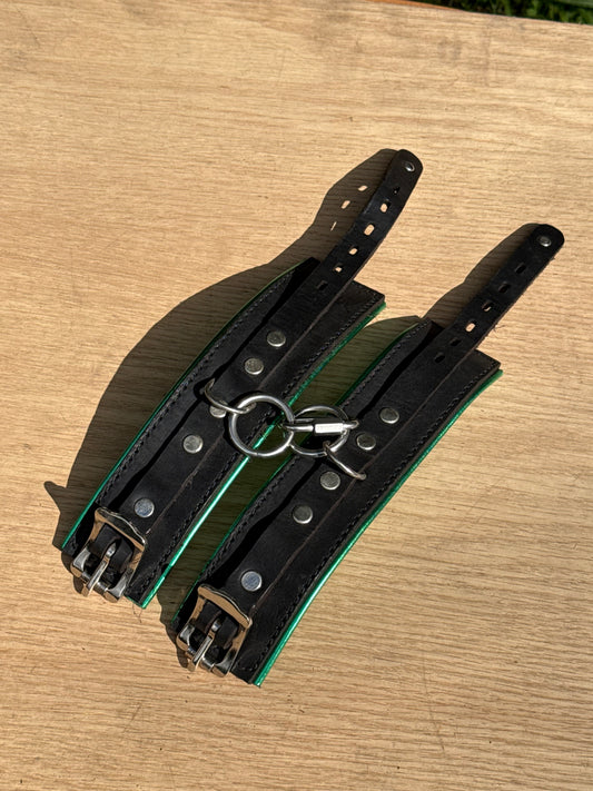 Solid single strap metallic green padded kink cuffs ( a pair ) on sale. Reduced to $115