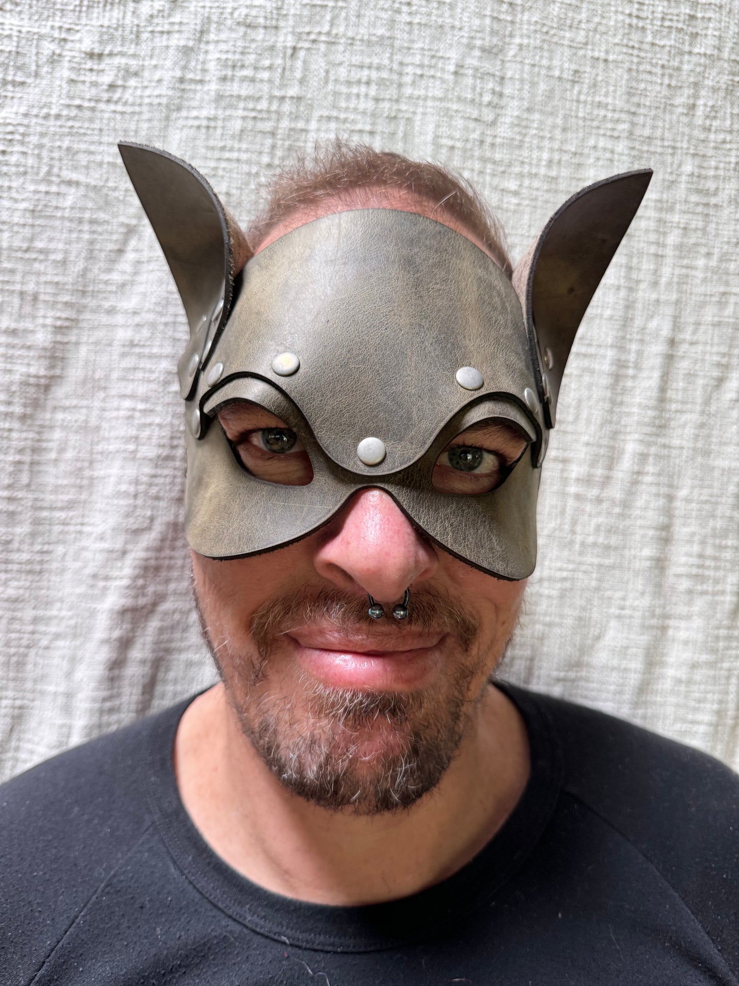 Leather cat mask. Green
