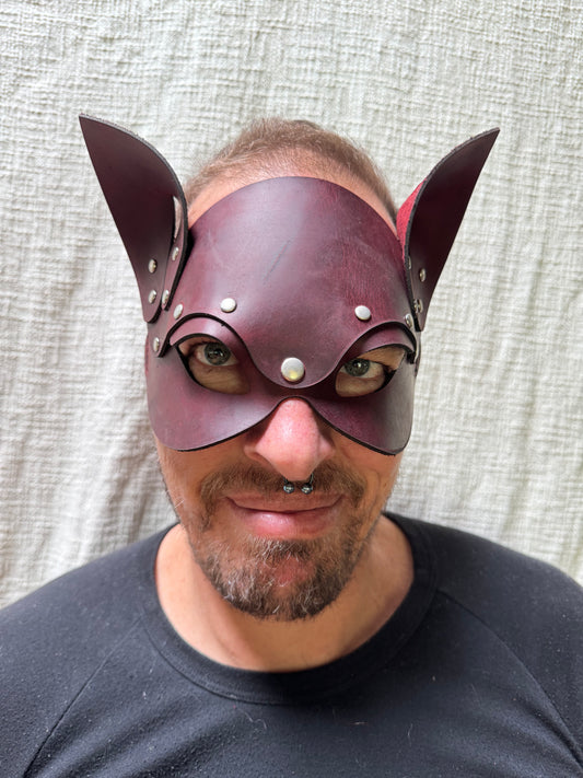 Leather cat mask. Crazy horse leather. Red